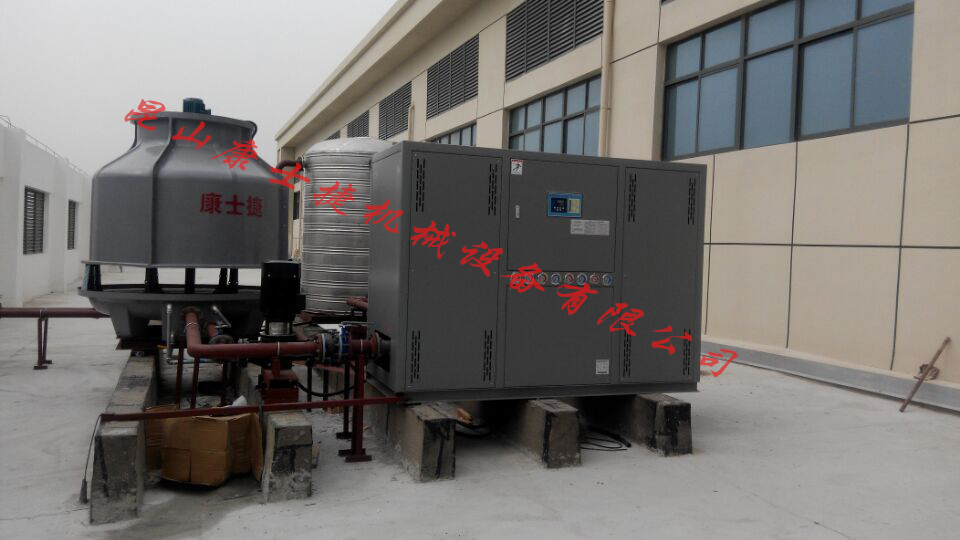 水冷箱式冷水機組現場(chǎng)