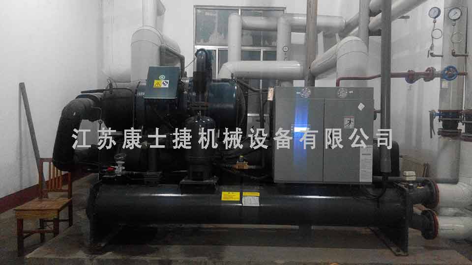 制藥廠(chǎng)用低溫螺桿式冷水機組現場(chǎng)照片